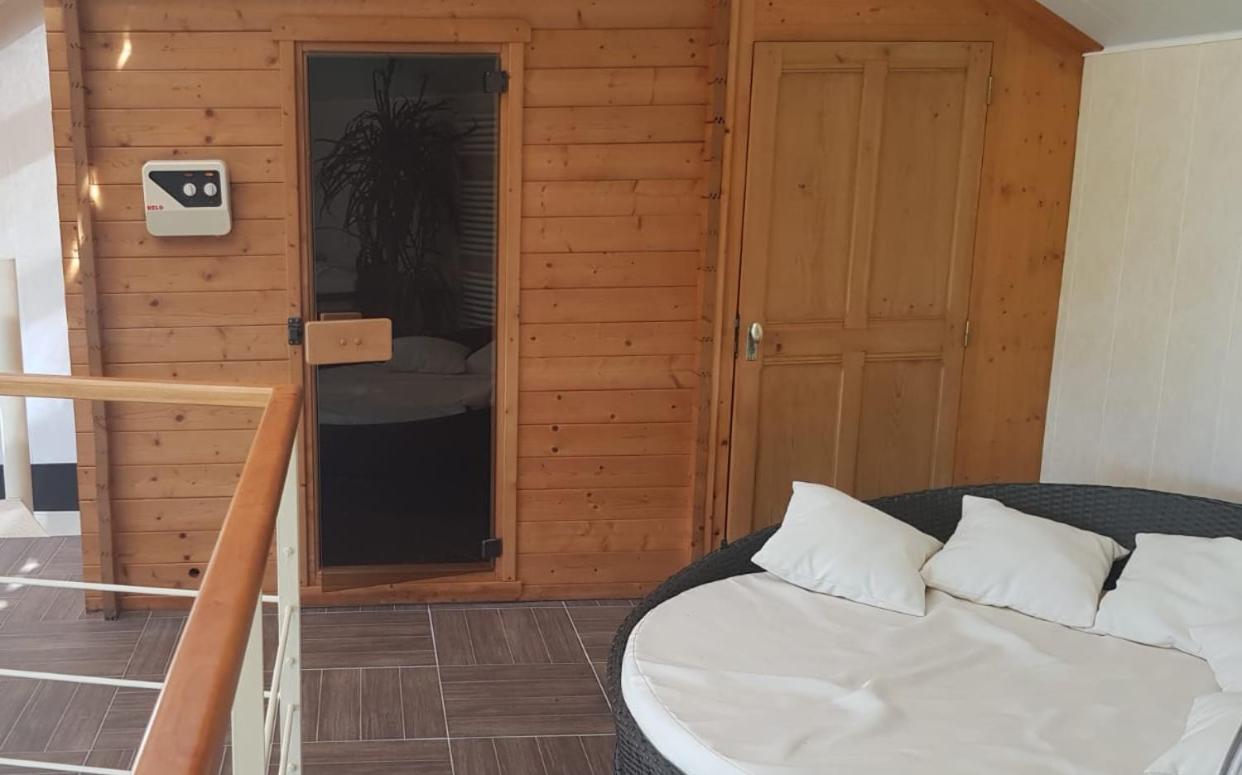 Le Domaine De Tizo Hotell Saint-Victor-de-Morestel Eksteriør bilde